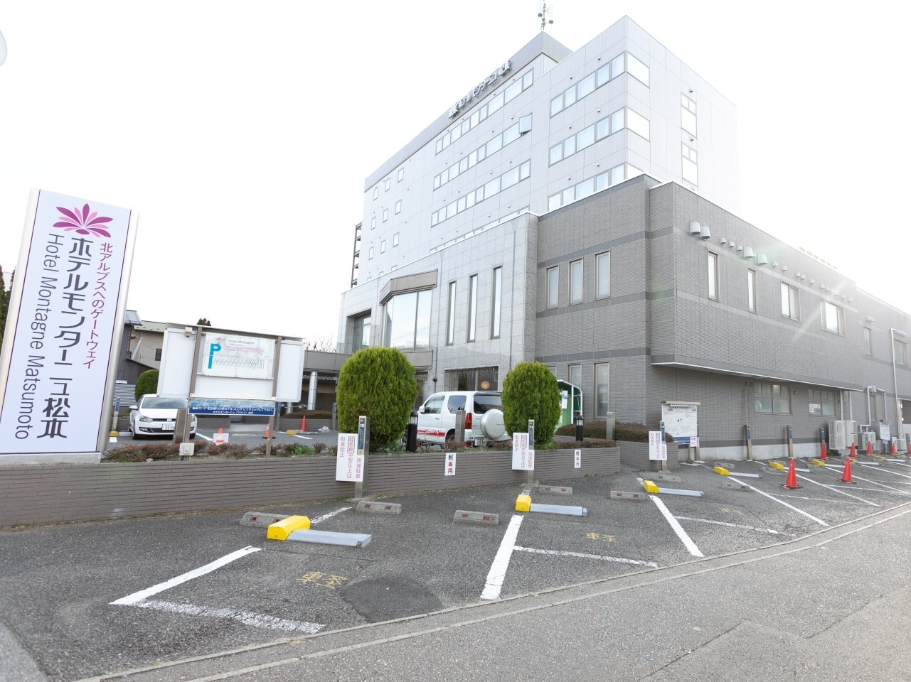 ホテル横駐車場